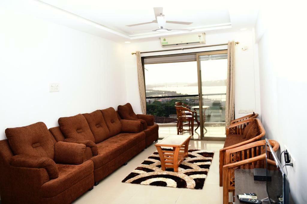 3 Bhk Apartment With River View ปณชี ภายนอก รูปภาพ