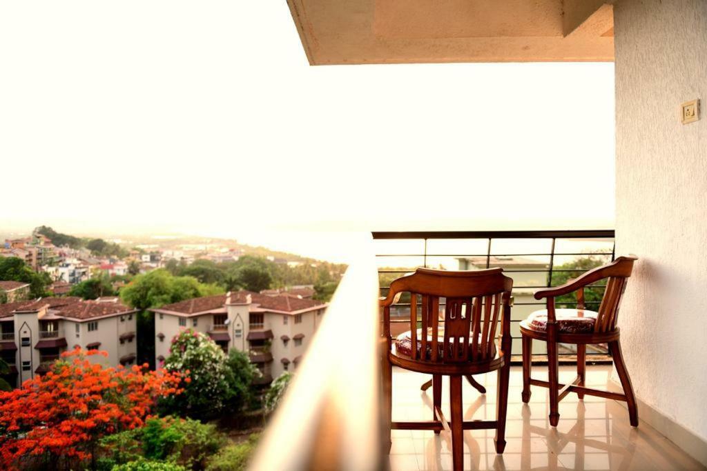 3 Bhk Apartment With River View ปณชี ภายนอก รูปภาพ