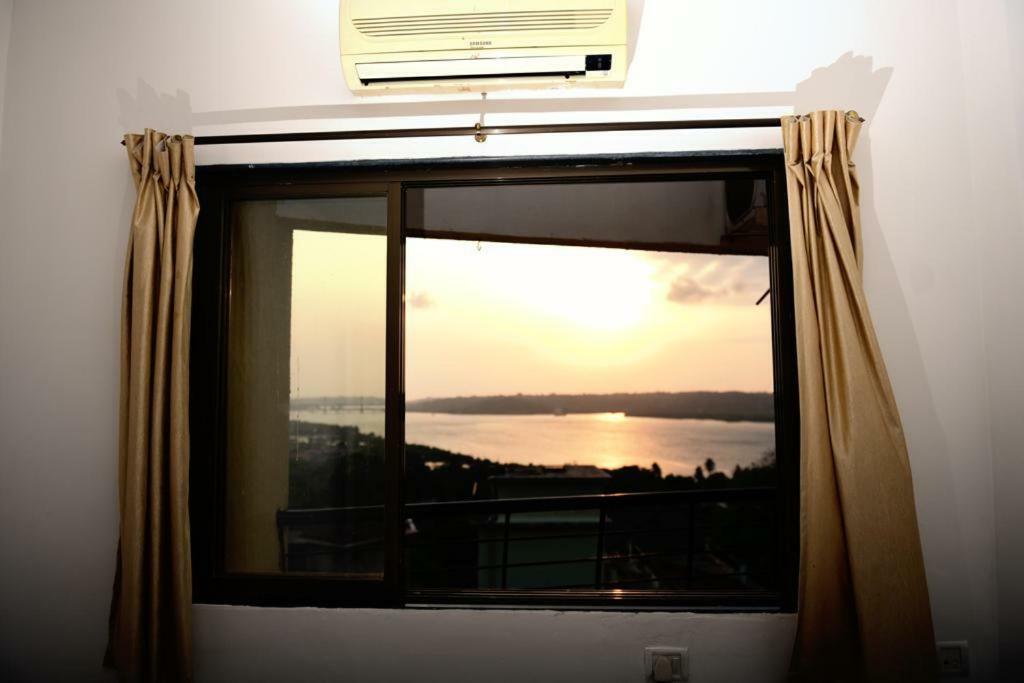 3 Bhk Apartment With River View ปณชี ภายนอก รูปภาพ